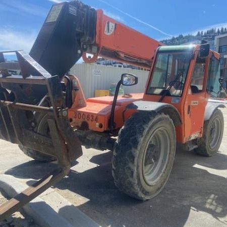 Used 2015 SKYTRAK 8042 Telehandler / Zoom Boom for sale in Kelowna British Columbia