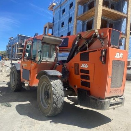 Used 2015 SKYTRAK 8042 Telehandler / Zoom Boom for sale in Kelowna British Columbia