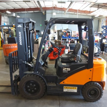 Used 2021 DOOSAN G25N-7 Pneumatic Tire Forklift for sale in Phoenix Arizona