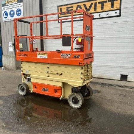 Used 2016 JLG 2632ES Scissor Lift for sale in Langley British Columbia