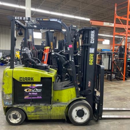 Used 2020 CLARK ECX25 Electric Forklift for sale in Brampton Ontario