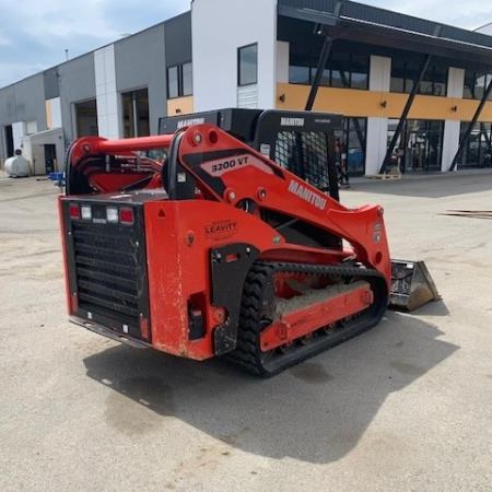 Used 2020 MANITOU 3200VT Skidsteer for sale in Kelowna British Columbia