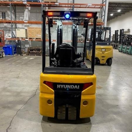 Used 2018 HYUNDAI 20BT-9 Electric Forklift for sale in Surrey British Columbia