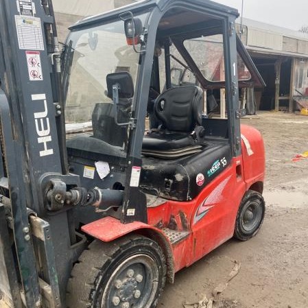 Used 2018 HYUNDAI 25L-7A Pneumatic Tire Forklift for sale in Stratford Ontario