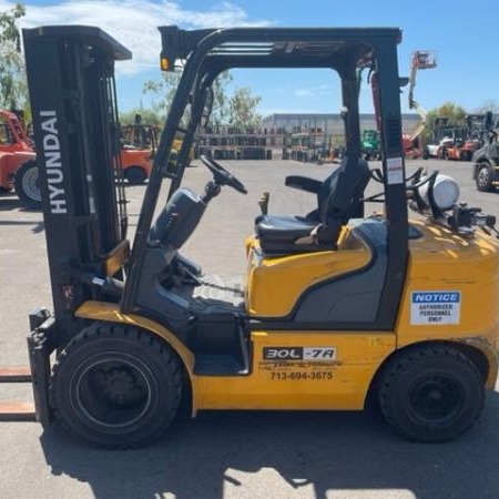 Used 2017 HYUNDAI 30L-7A Pneumatic Tire Forklift for sale in Phoenix Arizona